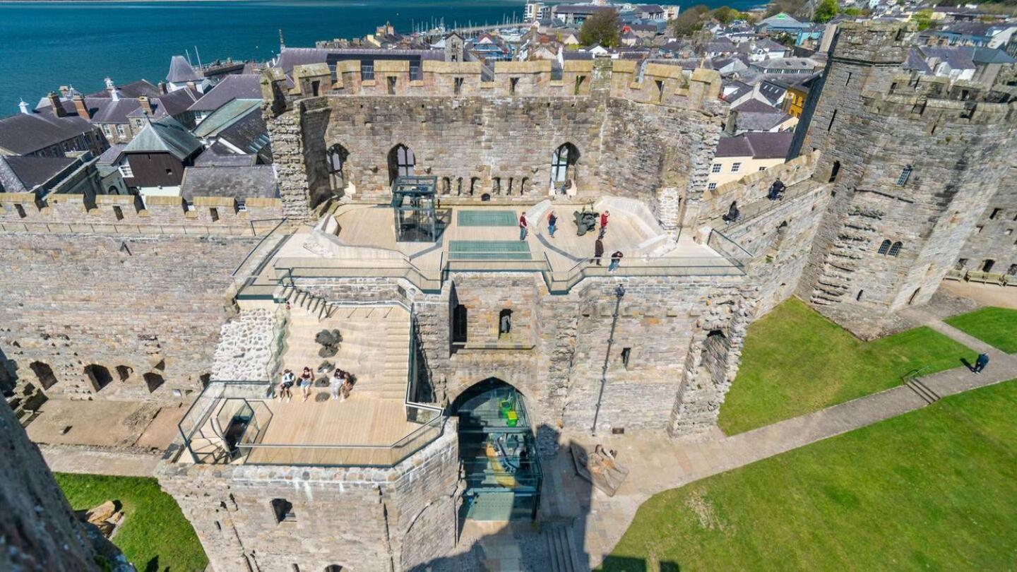 Pass The Keys Apartment 3 Old Conservative Club In Historic Town Caernarfon Exterior photo