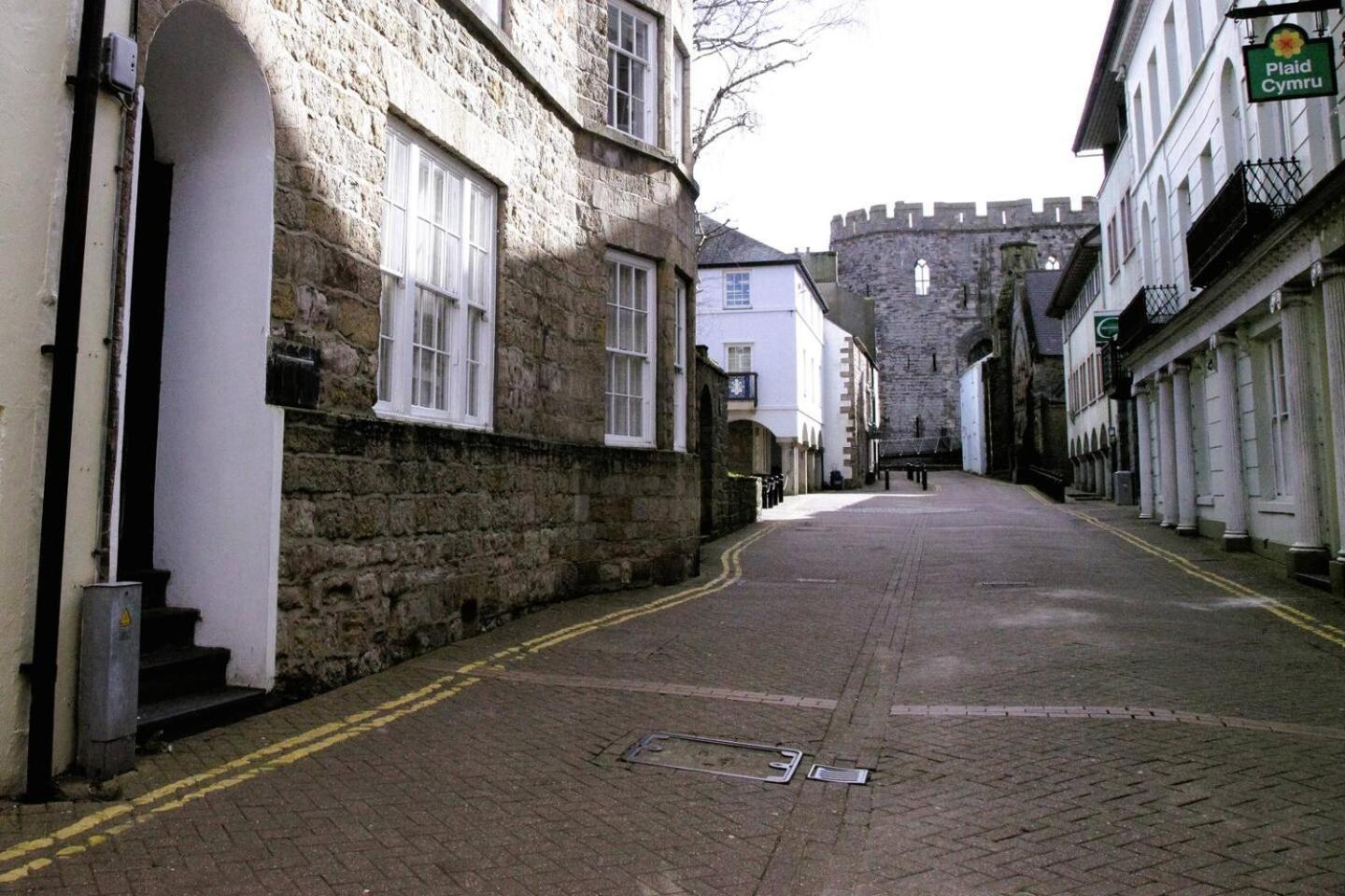 Pass The Keys Apartment 3 Old Conservative Club In Historic Town Caernarfon Exterior photo